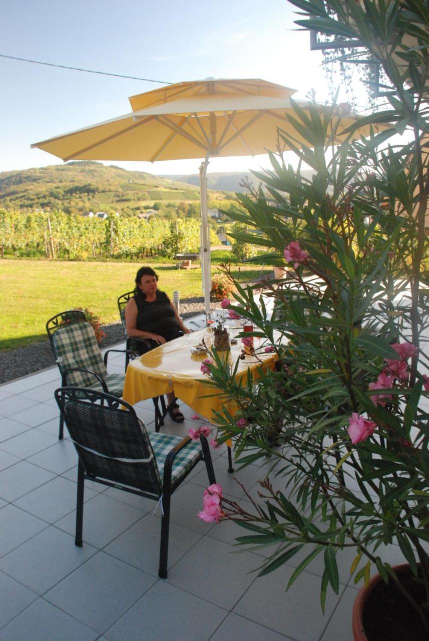 Wein- Und Gaestehaus Genetsch Lieser Exterior foto